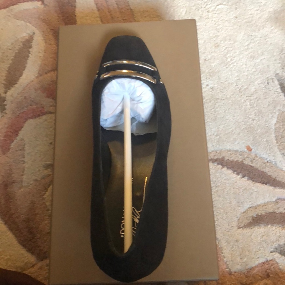 Donald J Pilner Black Pump size 8.5